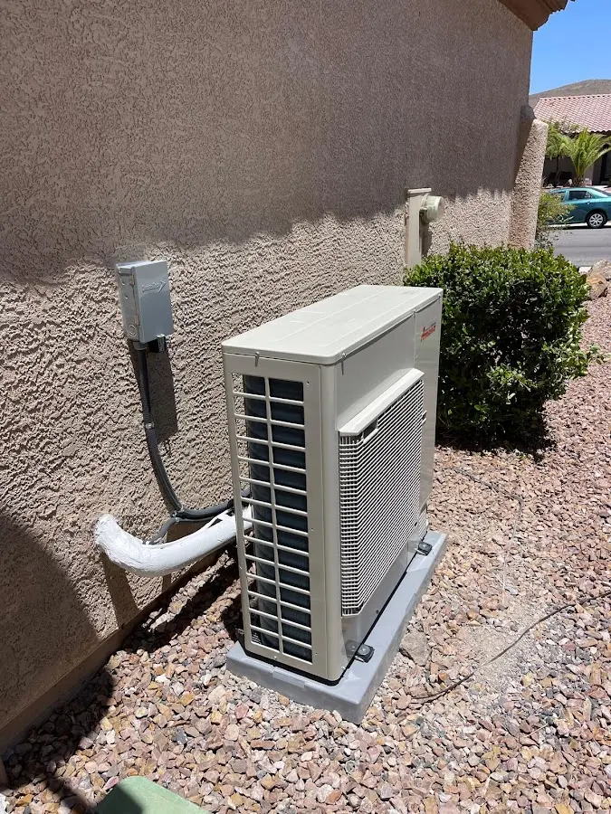 Residential air conditioning condenser unit in Umatilla